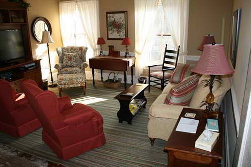 Village Bed & Breakfast 2*